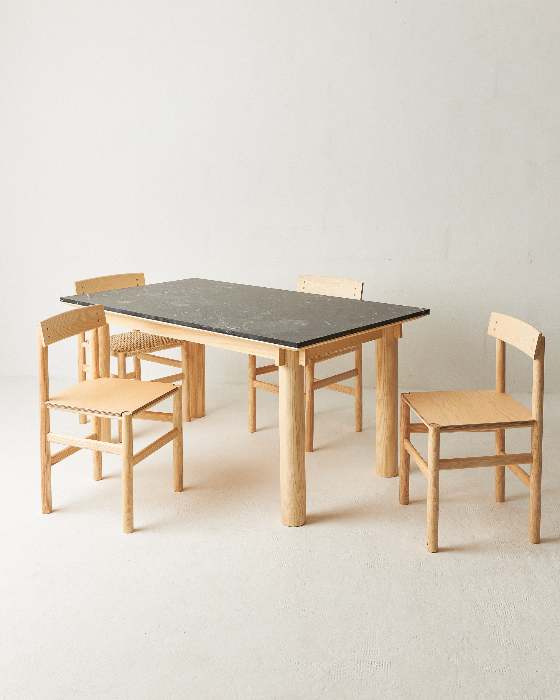 Mesa comedor mármol marquina y madera