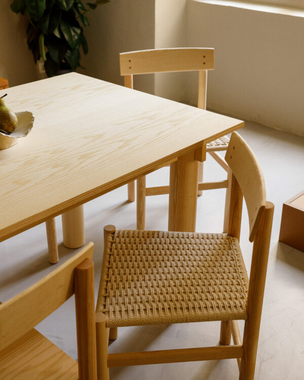 silla madera maciza y asiento cordón danés
