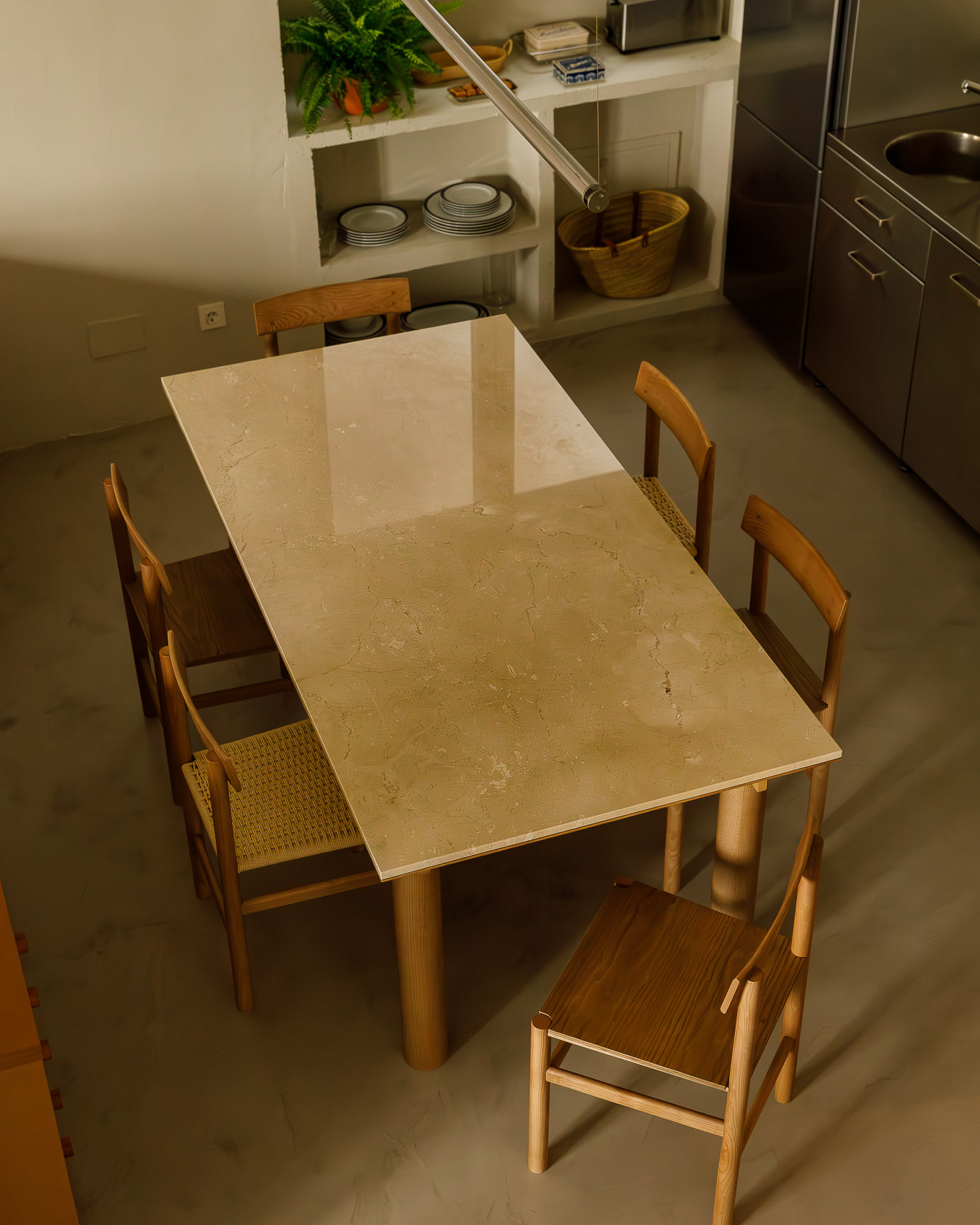 mesa comedor mármol crema y madera